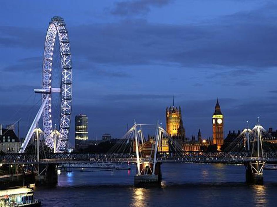 Z razglednega kolesa London Eye se lepo vidi Temza in cela silhueta mesta.