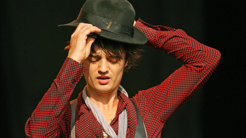 Peteh Doherty ne more iz svoje kože.