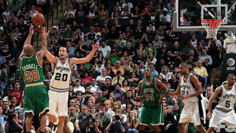 FIBA želi s "podaljšanjem" trojke mednarodno košarko približati košarki NBA.