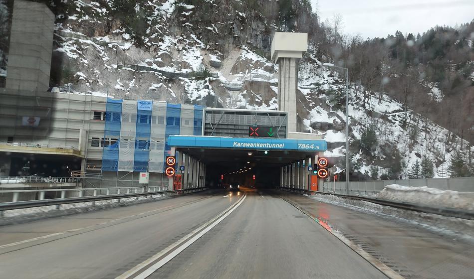 Znano, kdo bo z obnovo predora Karavanke služil milijone