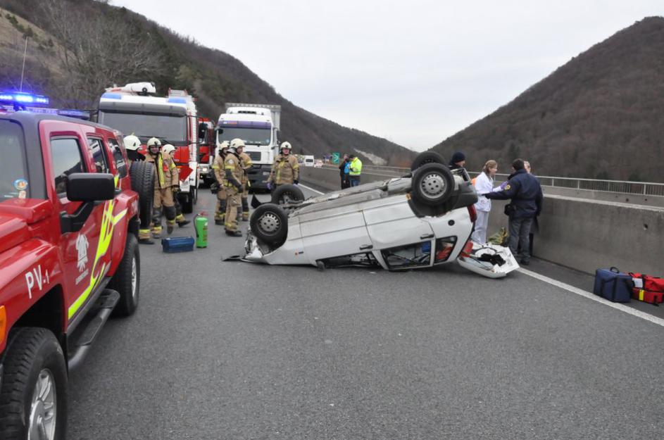 Prometna nesreča na avtocesti 