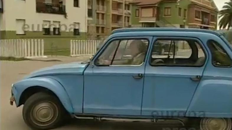 100 letnik vozi avto