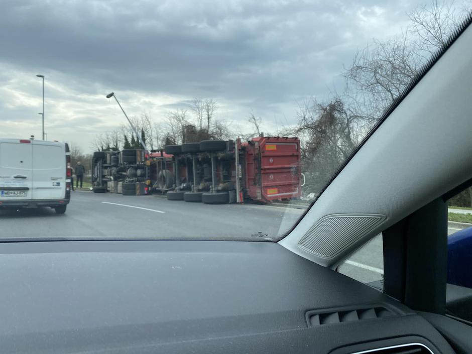 Rožna Dolina tovornjak nesreča | Avtor: Facebook