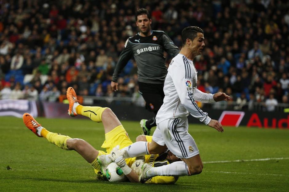 Cristiano Ronaldo Kiko Casilla Real Madrid Espanyol španski pokal Copa del Rey | Avtor: Reuters
