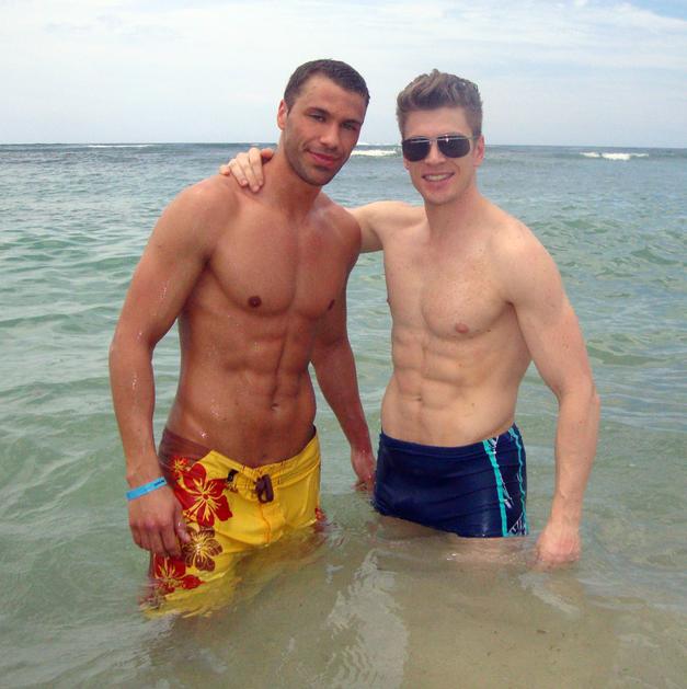 Bojana ves čas spremlja Erik Ferfolja, ki opravlja delo PRovca in nacionalnega d