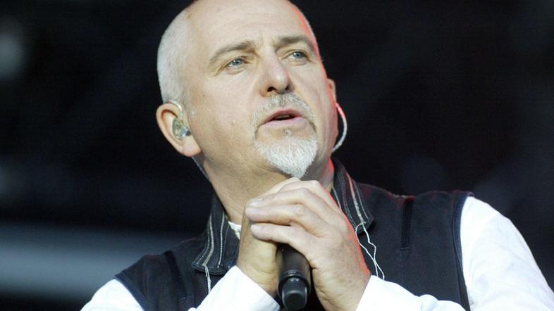 Peter Gabriel podpira projekte, ki so usmerjeni v širjenje mobilnih telefonov v 