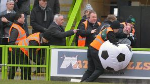 Grimsby Town napihljiva žoga