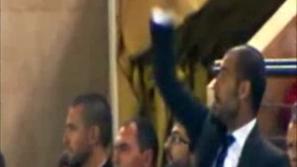 Takole je z roba igrišča signale pošiljal Guardiola. (Foto: Canal+)