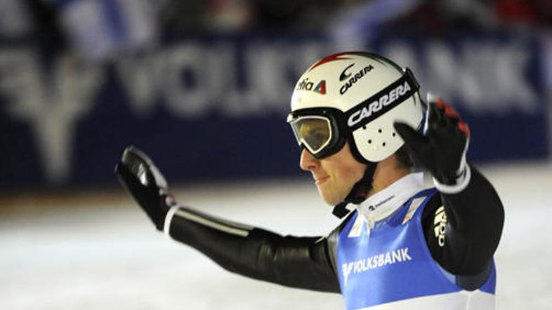 Simon Ammann je v Kuusamu zabeležil četrto zmago v svetovnem pokalu.