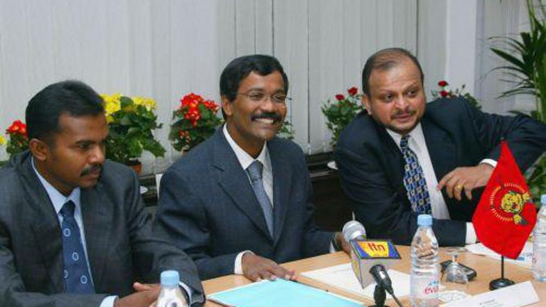 Tamilselvan (na sliki v sredini) je veljal za vez uporniških Osvobodilnih tigrov