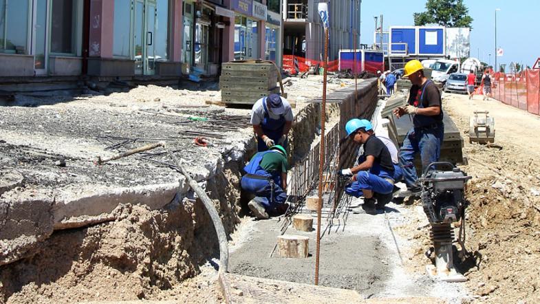 razno 13.06.13. delavci, gradbinci, gradbenistvo, fizicno delo, dvorana bonifika