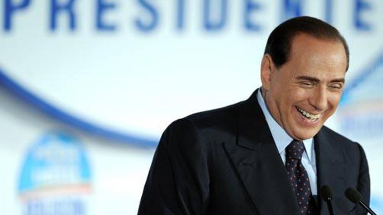 Silvio Berlusconi z obžalovanjem napoveduje odstop z mesta predsednika AC Milana