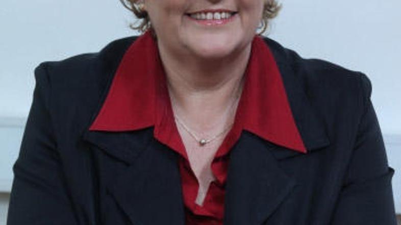 Pogodba z nekdanjim prvim možem NLB Marjanom Kramarjem je bila sklenjena v druga