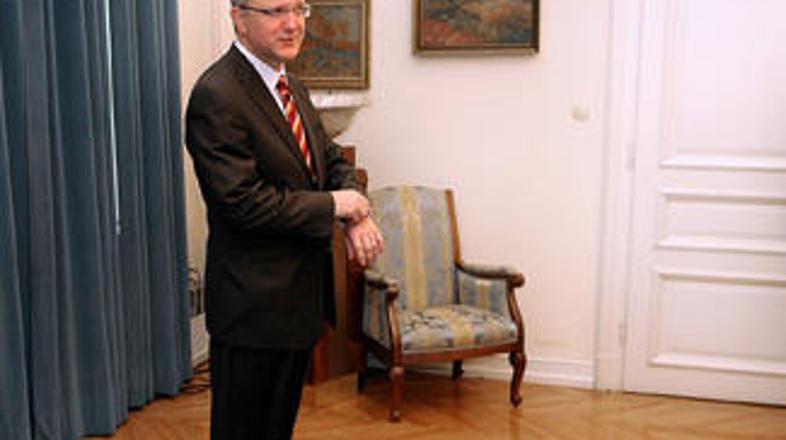 Na MZZ so izrazili pričakovanje, da naj bi Rehn predstavil dopolnjen predlog.