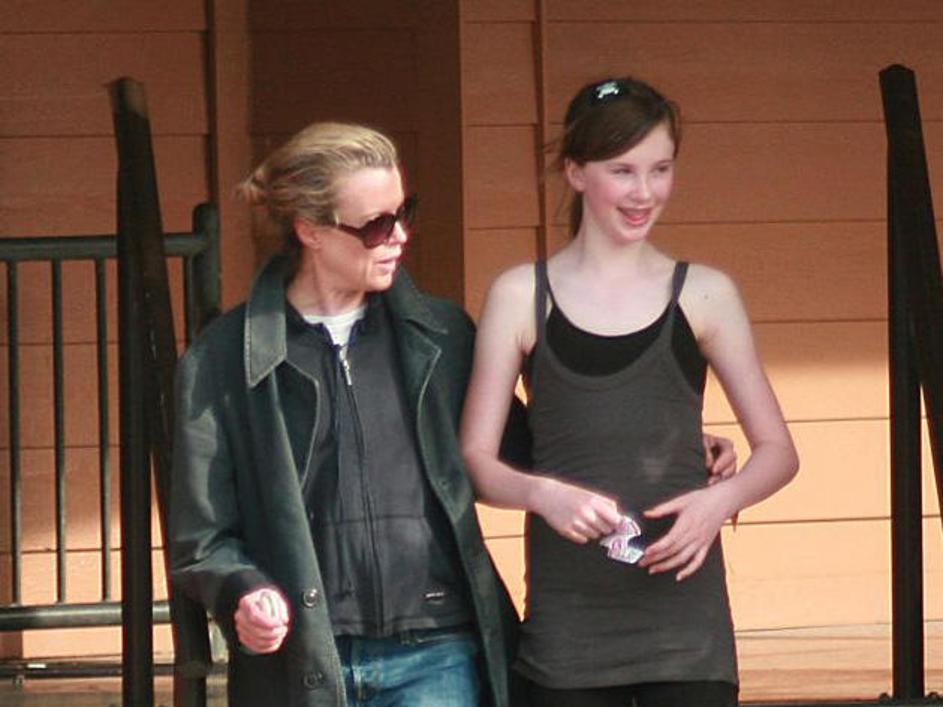 Igralka Kim Basinger s hčerko Ireland