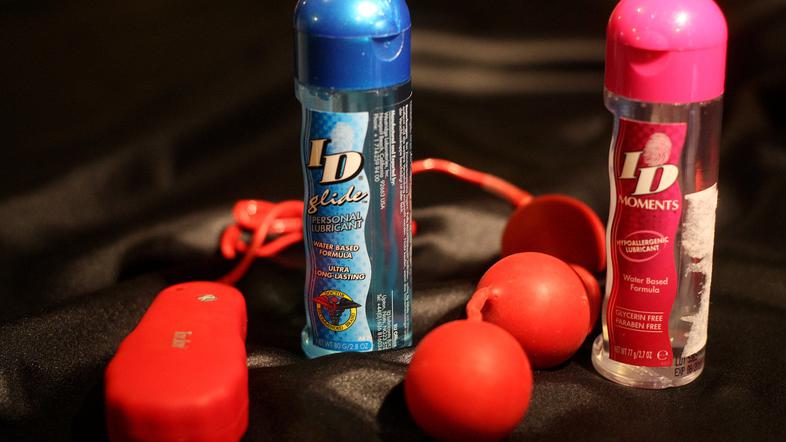 Ob uporabi kroglic je obvezna tudi uporaba vlažilnega gela. (Foto: Nik Rovan)