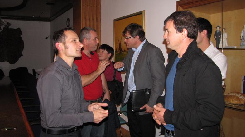 slovenija 11.09.13. Dolenjska, Trebnje, sestanek na obcini glede deponije Globok