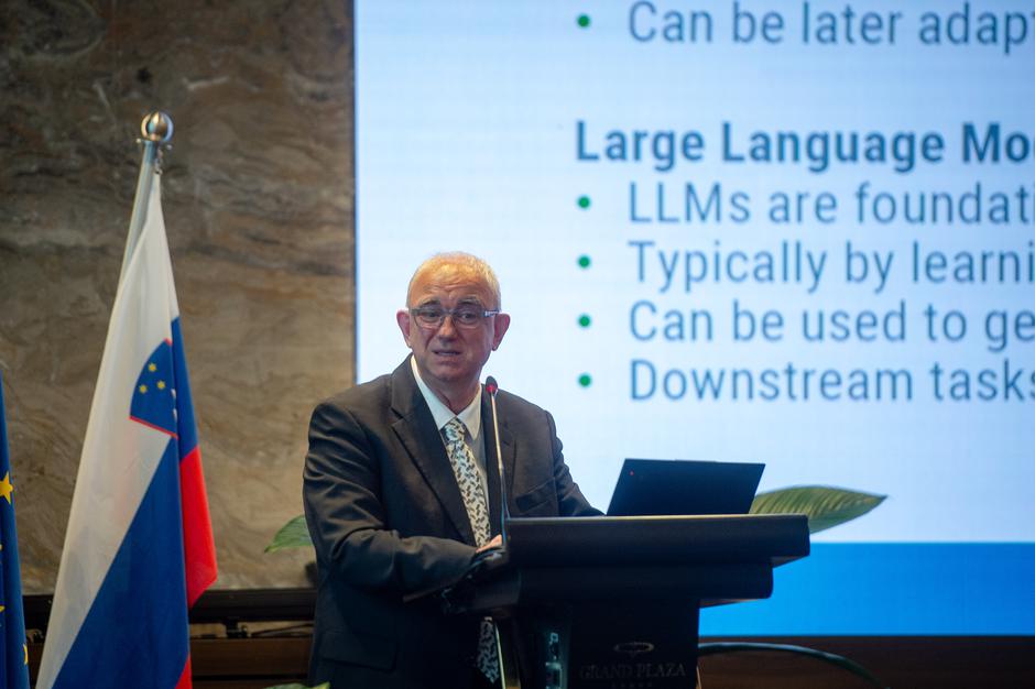 SLAIF | Avtor: Anže Petkovšek