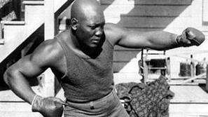 Arthur John Johnson je razvil svoj stil boksanja, ki je bil zelo uspešen.