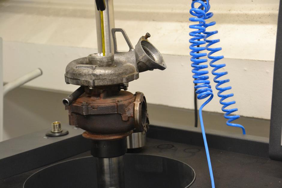 Popravilo turbine | Avtor: Gregor Prebil