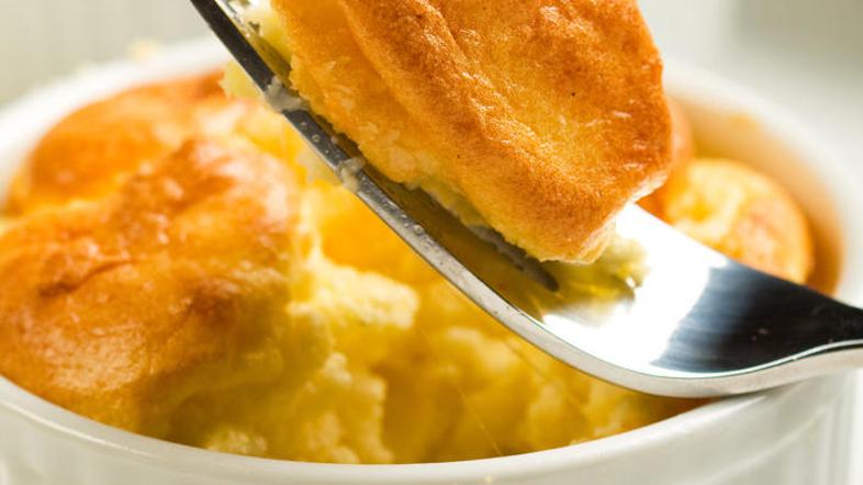 Parmezan, pecorino, ementaler ... Uporabite tistega, ki ga imate najraje. (Foto: