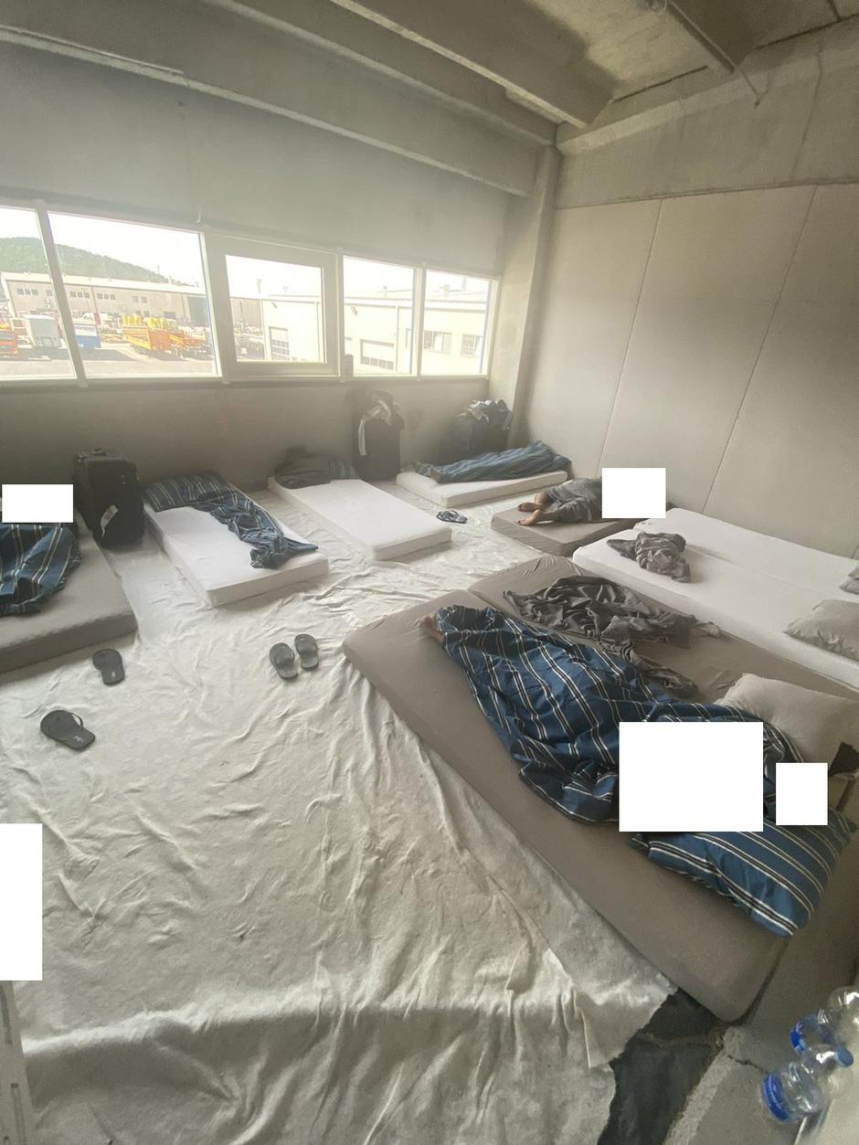 Bivalni pogoji 12 delavcev. | Avtor: Delavska svetovalnica