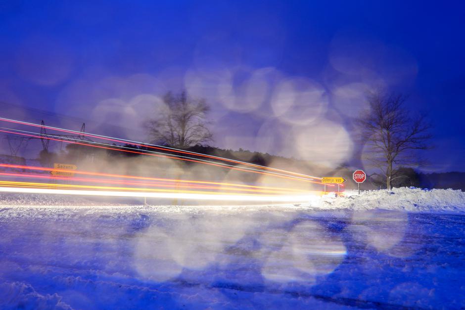 Zima na cesti vožnja sneg | Avtor: Profimedia