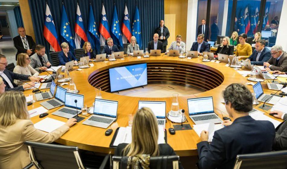 Vlada pripravlja nižji DDV na osnovne življenjske potrebščine