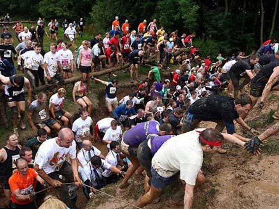 Tekmovalci so se z zahtevno progo spopadli brez pomislekov.