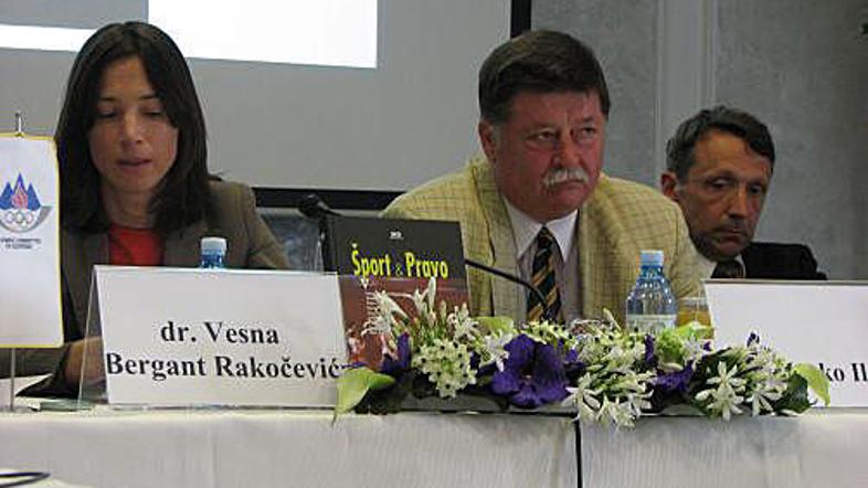 Avtorji so poudarili, da pravo ne bi smelo posegati prav na vsako področje šport