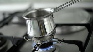 slovenija 26.09.12, plin, plinomer, pocenitev plina, gospodinjski plin, kuhanje,