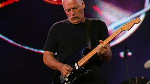 David Gilmour bo pomagal zbirati denar za brezdomce.
