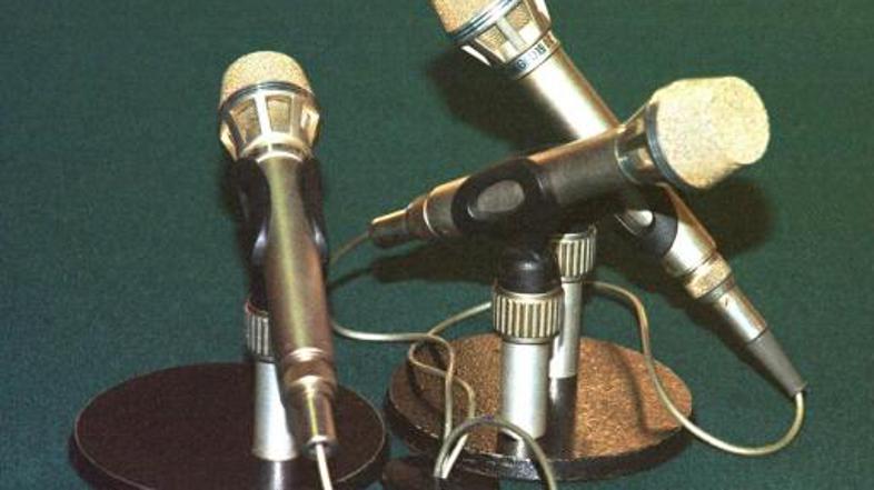 Trije glavni kandidati za končno zmago so svoje poglede predstavili v hramu slov