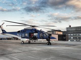 Policijski helikopter na ploščadi UKC Ljubljana.