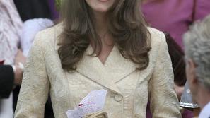 Kate so v kraljevo družino sprejemali postopoma. (Foto: Reuters)