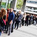 Slovenija 01.10.2013 studenti pred LPP prodajnim mestov na Bavarskem Dvoru v Lju
