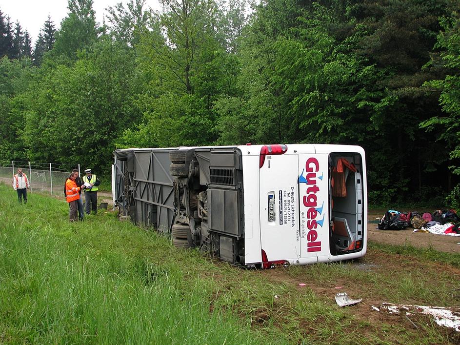 Nesreča avtobusa na gorenjski avtocesti