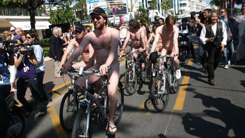 Skozi znameniti Cannes se je popeljala množica nagcev, ki je imela posebno misij