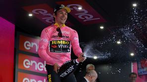 Primož Roglič la maglia rosa Giro d'Italia