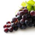 Z grozdjem in manj slano prehrano se lahko odločno upremo visokemu krvnemu priti