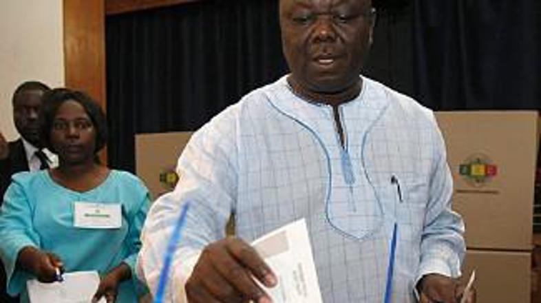 Tsvangirai, ki je zavrnil zamisel o vladi narodne enotnosti, se je zaobljubil, d