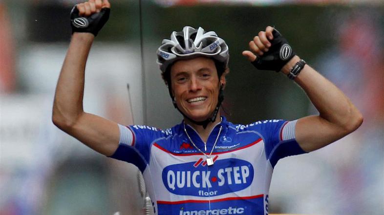 Domačin zmagoslavno dvignil roke – Sylvain Chavanel končno v cilju. (Foto: Reute