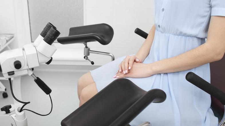 ginekolog, pregled, ginekološki pregled, ženska, rak materničnega vratu,