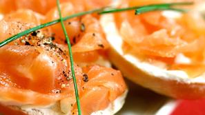 Lahko so žemljice ali pa krekerji, slani francoski rogljički, polnozrnate štručk