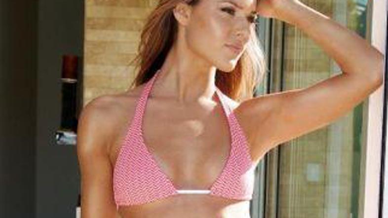 Carrie Prejean. Ni tolerantna, je pa lepa.