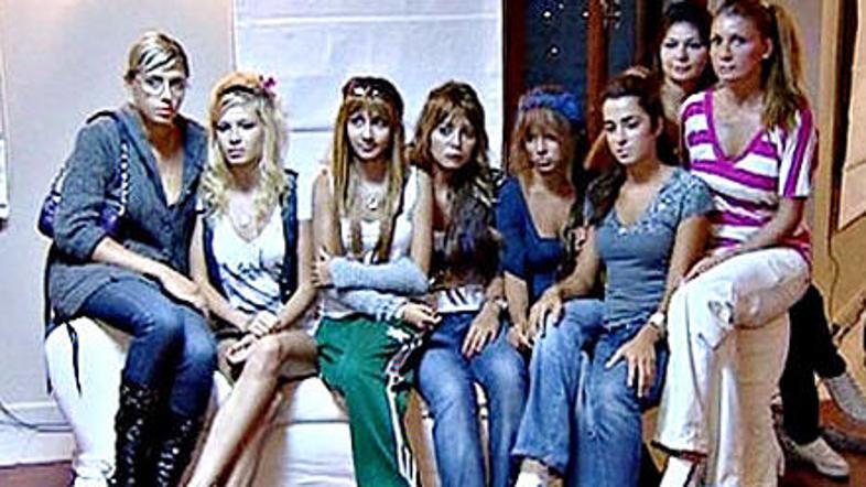 V neobičajni verziji televizijskega resničnostnega šova "Big Brother" je bilo de