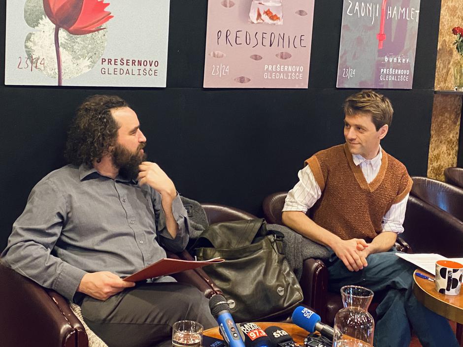 Direktor Prešernovega gledališča Kranj Jure Novak in pomočnik direktorja Rok Bozovičar predstavlja 54. Teden slovenske drame | Avtor: Prešernovo gledališče Kranj