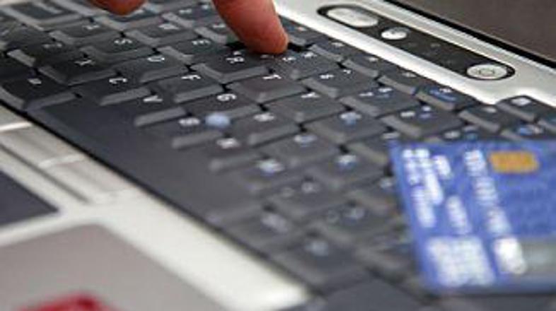 Nakupovanje prek spleta je čedalje pogostejše.