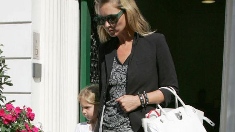 Lila Grace bo nekoč nosila mamine obleke.