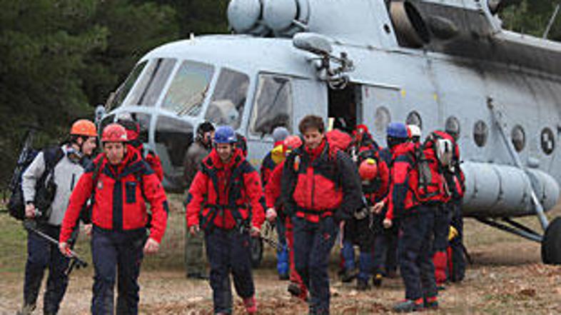 V iskalno akcijo je bilo vključenih okoli 200 ljudi.